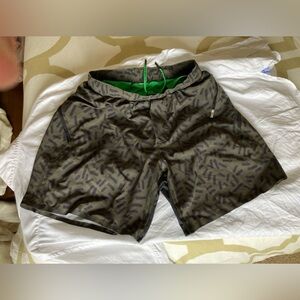 Lululemon lined men shorts - Medium